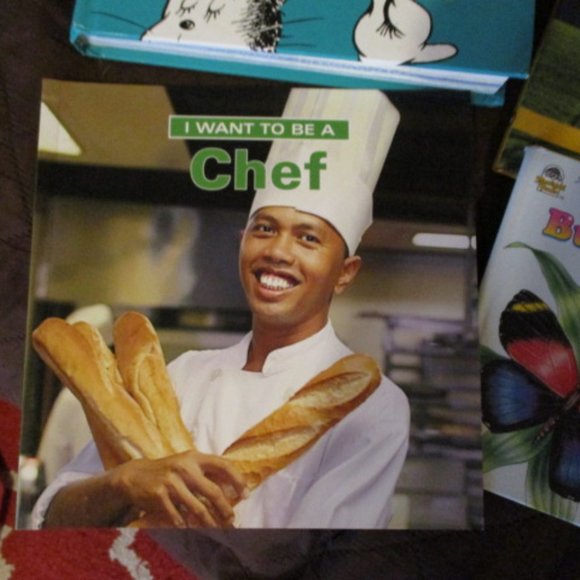 Bundle 3 for $15 - Bundle of 5 Children's books, new or like new - Picture 5 of 5